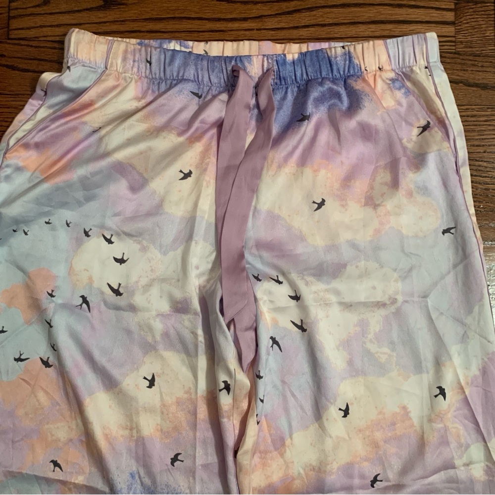 Women’s Victoria Secret Sky print silk/satin pajama pants - Picture 2 of 5